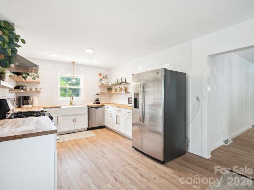 6700 Terry Drive, Charlotte, NC 28215.  MLS# CAR4430529, YatesRealty ID 55139. 