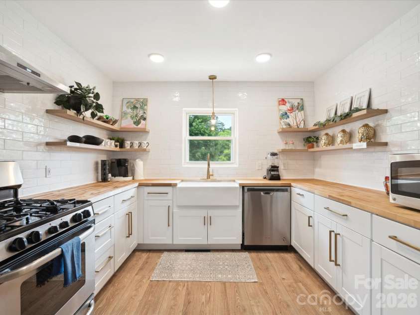 6700 Terry Drive, Charlotte, NC 28215.  MLS# CAR4430529, YatesRealty ID 55139. 