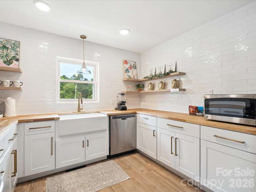 6700 Terry Drive, Charlotte, NC 28215.  MLS# CAR4430529, YatesRealty ID 55139. 