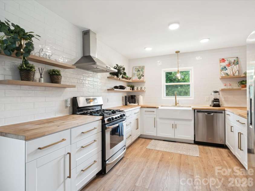 6700 Terry Drive, Charlotte, NC 28215.  MLS# CAR4430529, YatesRealty ID 55139. 