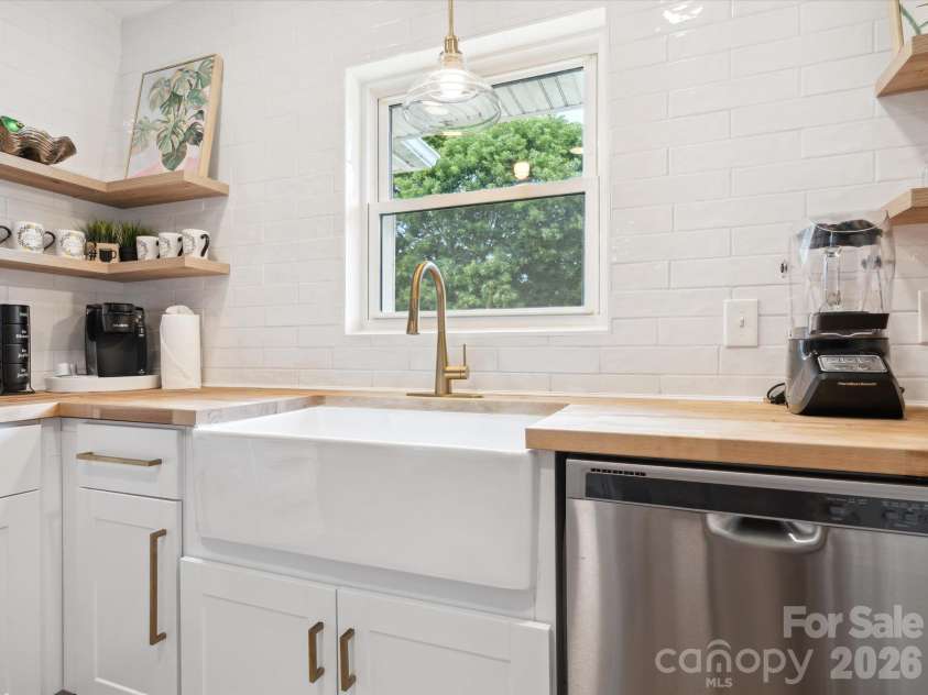 6700 Terry Drive, Charlotte, NC 28215.  MLS# CAR4430529, YatesRealty ID 55139. 