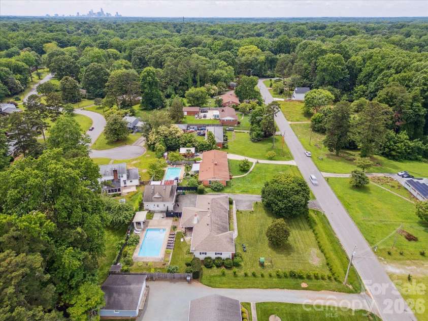 6700 Terry Drive, Charlotte, NC 28215.  MLS# CAR4430529, YatesRealty ID 55139. 