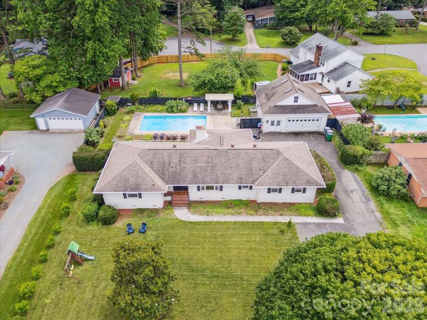 6700 Terry Drive, Charlotte, NC 28215.  MLS# CAR4430529, YatesRealty ID 55139. 