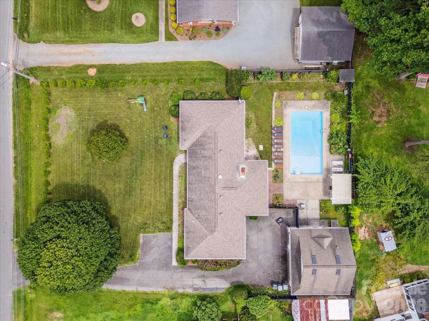 6700 Terry Drive, Charlotte, NC 28215.  MLS# CAR4430529, YatesRealty ID 55139. 