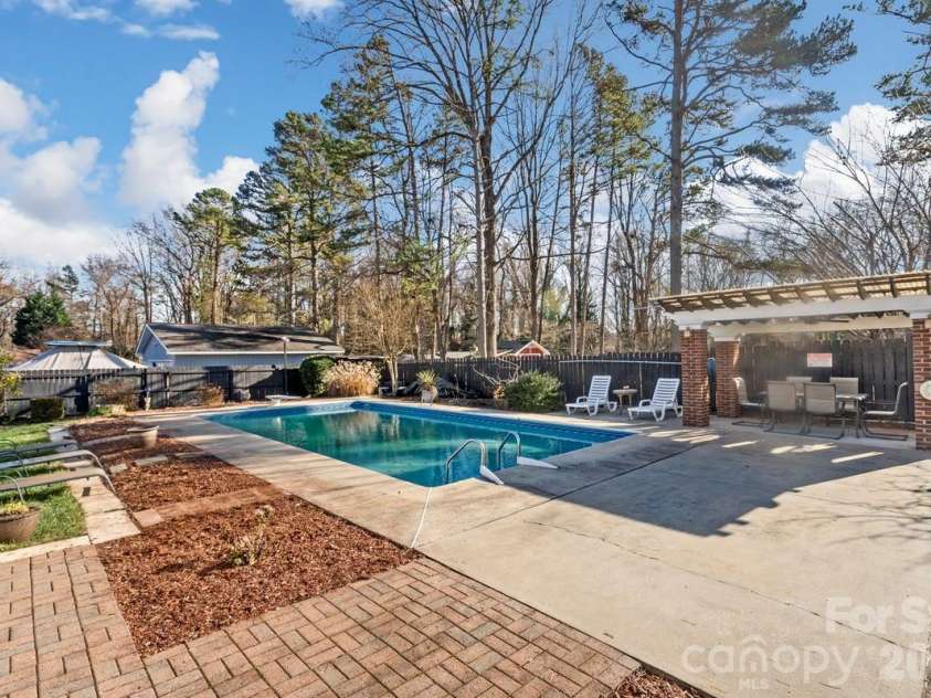 6700 Terry Drive, Charlotte, NC 28215.  MLS# CAR4430529, YatesRealty ID 55139. 