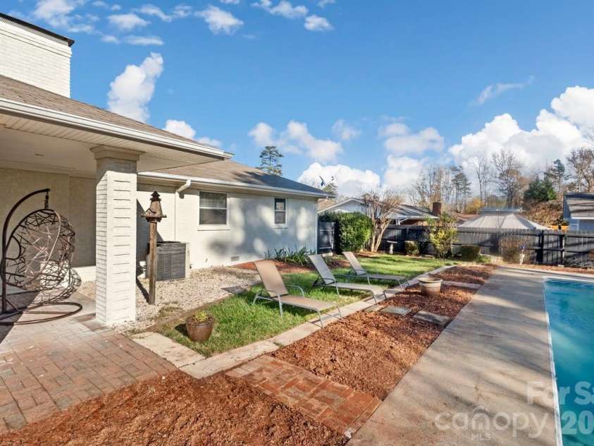 6700 Terry Drive, Charlotte, NC 28215.  MLS# CAR4430529, YatesRealty ID 55139. 