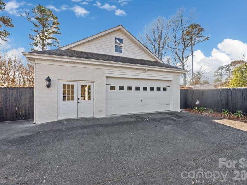 6700 Terry Drive, Charlotte, NC 28215.  MLS# CAR4430529, YatesRealty ID 55139. 