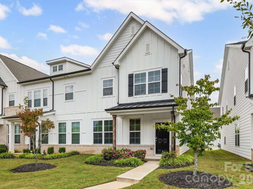 728 Herlong Avenue, Rock Hill, SC 29732.  MLS# CAR4311038, YatesRealty ID 5514. Welcome Home