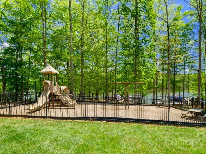 8621 Sequoia Grove Lane, Charlotte, NC 28214.  MLS# CAR4242689, YatesRealty ID 5514. 