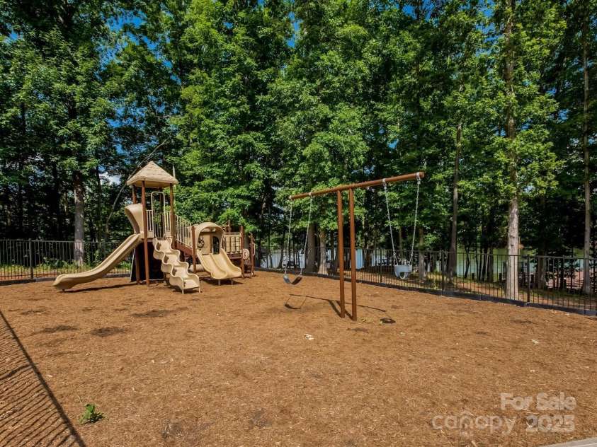8621 Sequoia Grove Lane, Charlotte, NC 28214.  MLS# CAR4242689, YatesRealty ID 5514. 