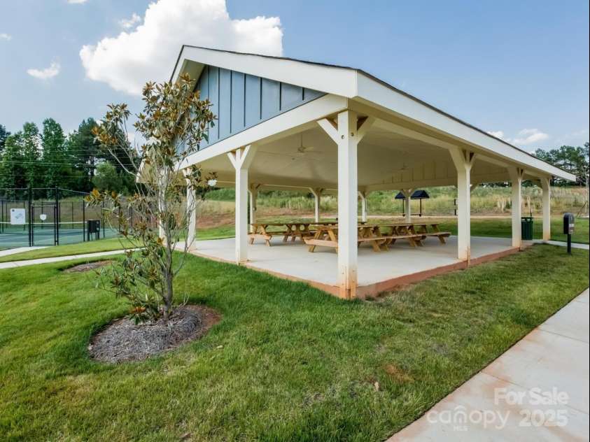 8621 Sequoia Grove Lane, Charlotte, NC 28214.  MLS# CAR4242689, YatesRealty ID 5514. 