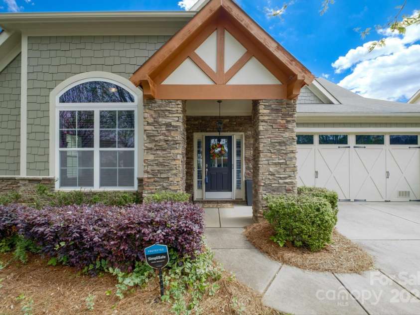 8621 Sequoia Grove Lane, Charlotte, NC 28214.  MLS# CAR4242689, YatesRealty ID 5514. 