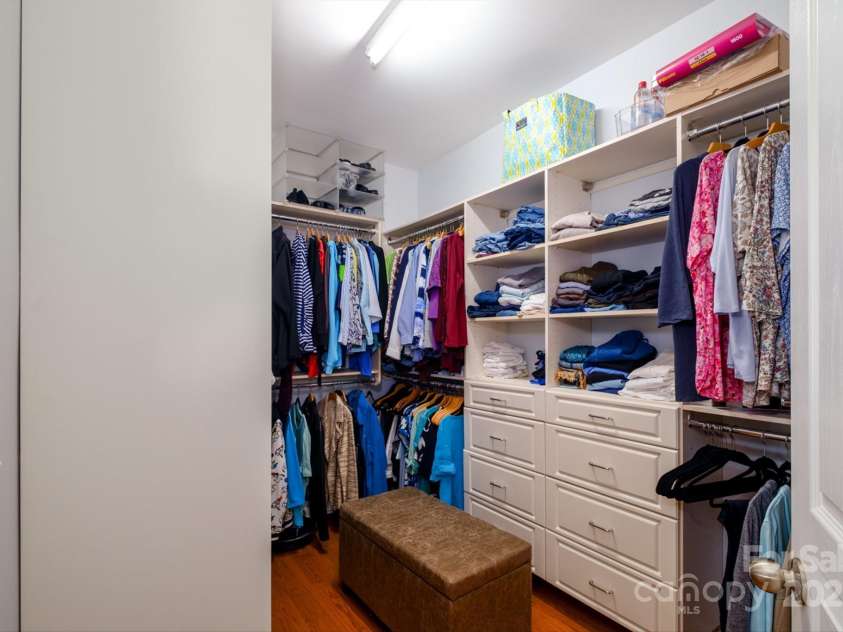 8621 Sequoia Grove Lane, Charlotte, NC 28214.  MLS# CAR4242689, YatesRealty ID 5514. Closet System in WIC