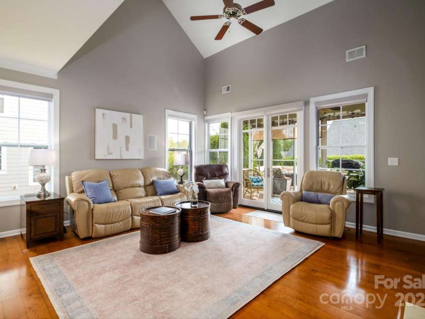 8621 Sequoia Grove Lane, Charlotte, NC 28214.  MLS# CAR4242689, YatesRealty ID 5514. Living Room