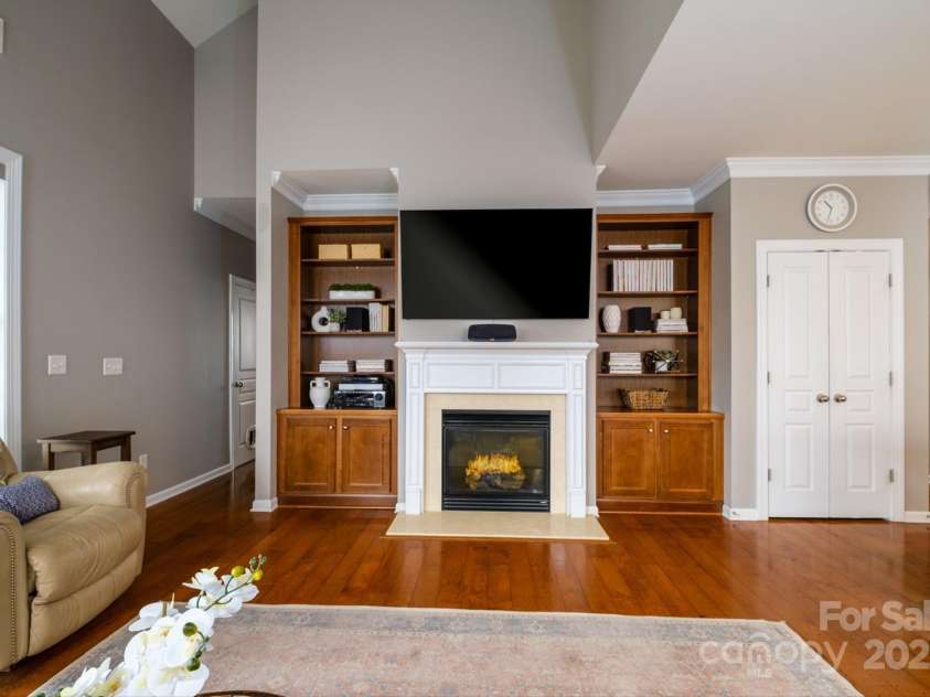 8621 Sequoia Grove Lane, Charlotte, NC 28214.  MLS# CAR4242689, YatesRealty ID 5514. Living Room