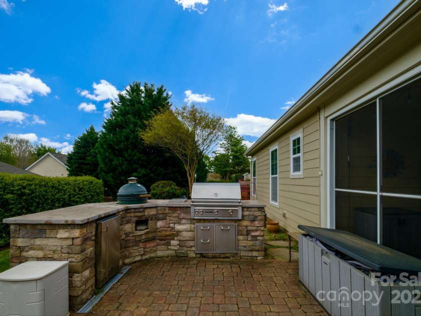 8621 Sequoia Grove Lane, Charlotte, NC 28214.  MLS# CAR4242689, YatesRealty ID 5514. Outdoor Kitchen/Grill Area