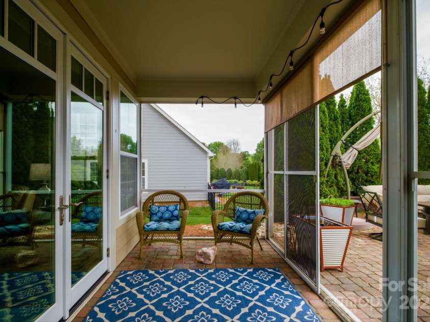 8621 Sequoia Grove Lane, Charlotte, NC 28214.  MLS# CAR4242689, YatesRealty ID 5514. Screened in Porch