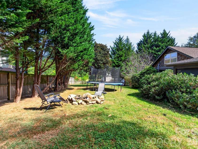 5 Inglewood Road, Asheville, NC 28804.  MLS# CAR4430520, YatesRealty ID 55140. 