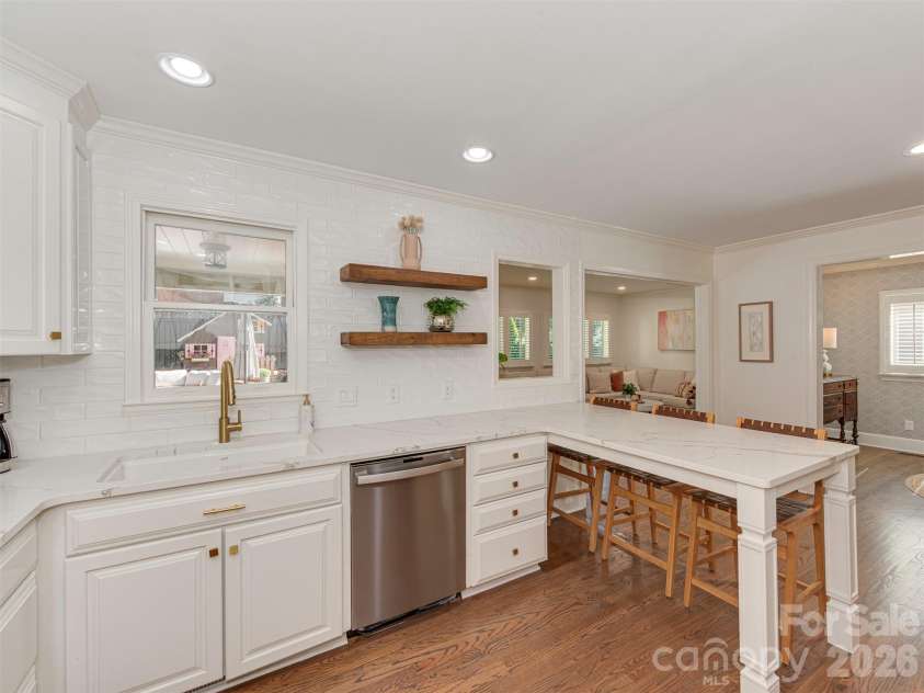 723 Romany Road, Charlotte, NC 28203.  MLS# CAR4430250, YatesRealty ID 55141. 