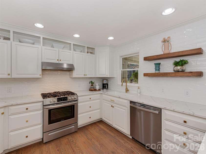 723 Romany Road, Charlotte, NC 28203.  MLS# CAR4430250, YatesRealty ID 55141. 