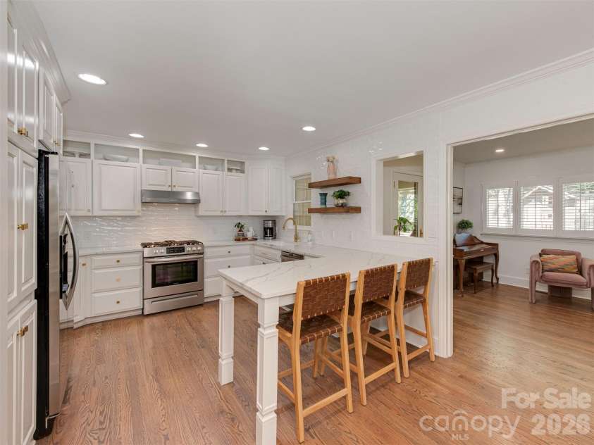 723 Romany Road, Charlotte, NC 28203.  MLS# CAR4430250, YatesRealty ID 55141. 
