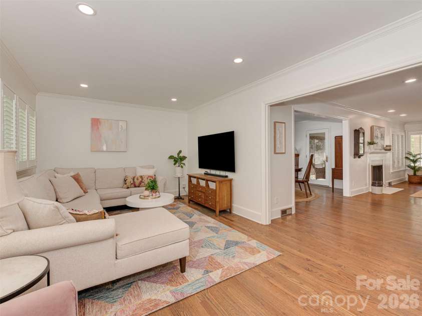 723 Romany Road, Charlotte, NC 28203.  MLS# CAR4430250, YatesRealty ID 55141. 