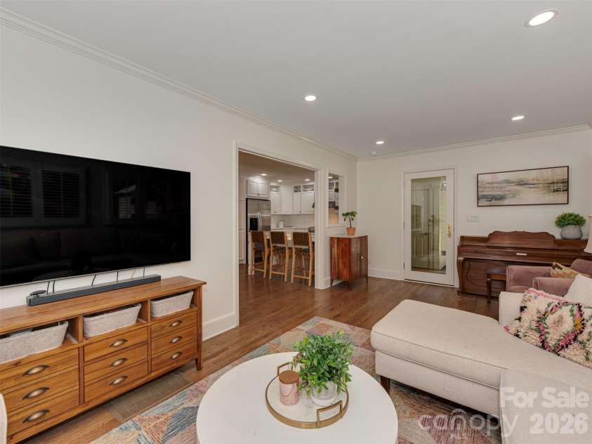723 Romany Road, Charlotte, NC 28203.  MLS# CAR4430250, YatesRealty ID 55141. 