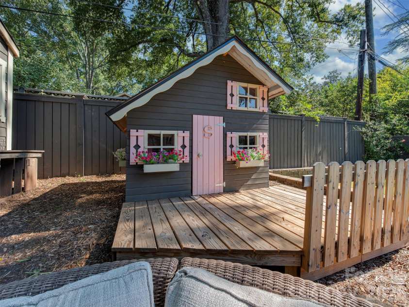 723 Romany Road, Charlotte, NC 28203.  MLS# CAR4430250, YatesRealty ID 55141. 