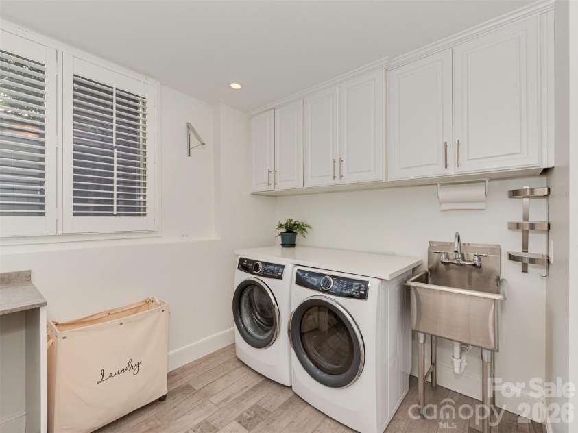 723 Romany Road, Charlotte, NC 28203.  MLS# CAR4430250, YatesRealty ID 55141. 