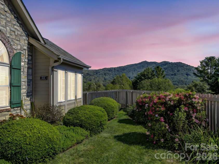 58 Outlook Circle, Swannanoa, NC 28778.  MLS# CAR4428853, YatesRealty ID 55143. 