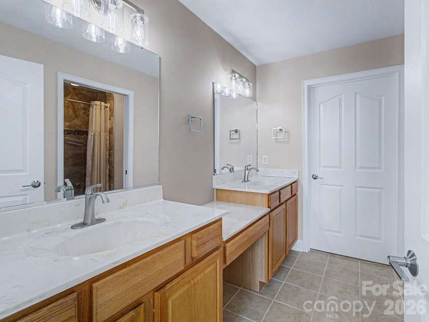 58 Outlook Circle, Swannanoa, NC 28778.  MLS# CAR4428853, YatesRealty ID 55143. 