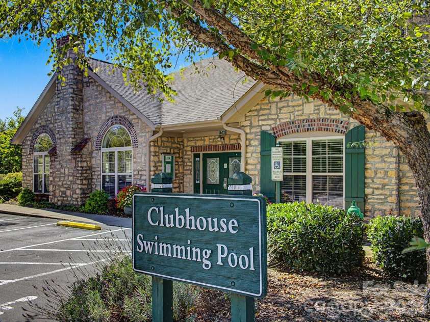 58 Outlook Circle, Swannanoa, NC 28778.  MLS# CAR4428853, YatesRealty ID 55143. 