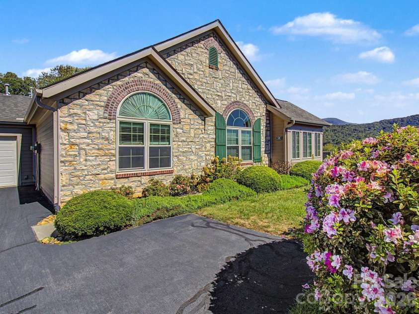 58 Outlook Circle, Swannanoa, NC 28778.  MLS# CAR4428853, YatesRealty ID 55143. 