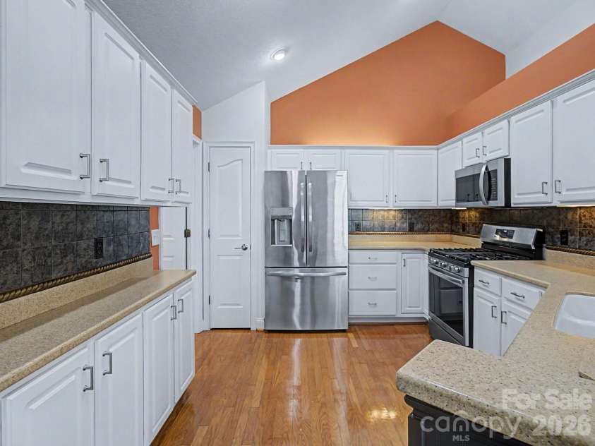 58 Outlook Circle, Swannanoa, NC 28778.  MLS# CAR4428853, YatesRealty ID 55143. 