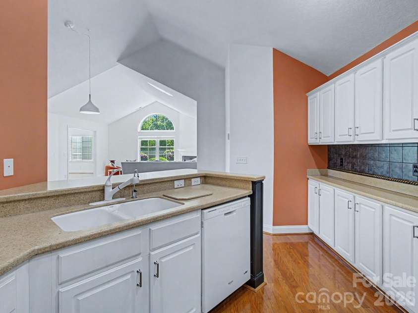58 Outlook Circle, Swannanoa, NC 28778.  MLS# CAR4428853, YatesRealty ID 55143. 