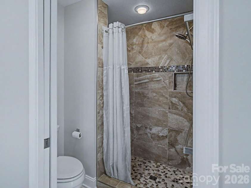 58 Outlook Circle, Swannanoa, NC 28778.  MLS# CAR4428853, YatesRealty ID 55143. 