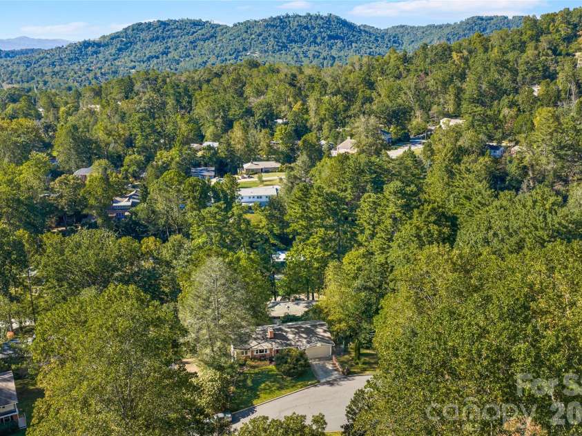 18 Northwood Road, Asheville, NC 28804.  MLS# CAR4429580, YatesRealty ID 55146. 