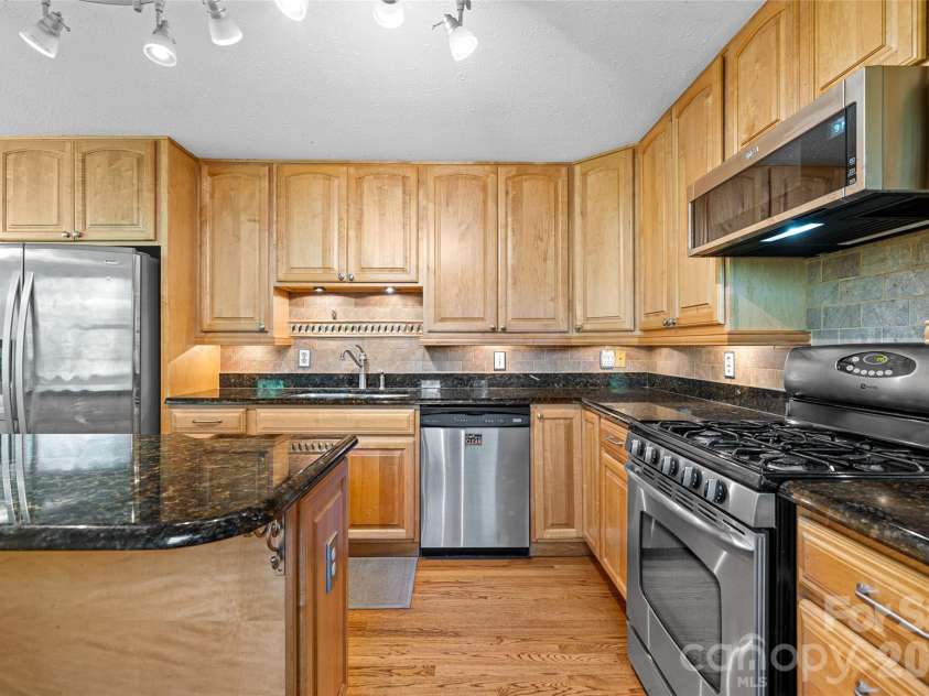 18 Northwood Road, Asheville, NC 28804.  MLS# CAR4429580, YatesRealty ID 55146. Kitchen