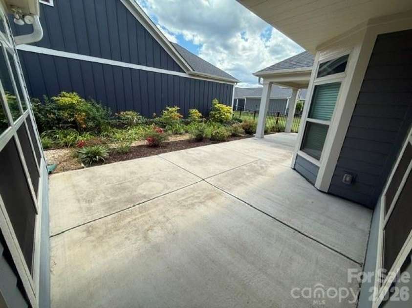 715 Poplar View Drive, Concord, NC 28027.  MLS# CAR4429139, YatesRealty ID 55147. 
