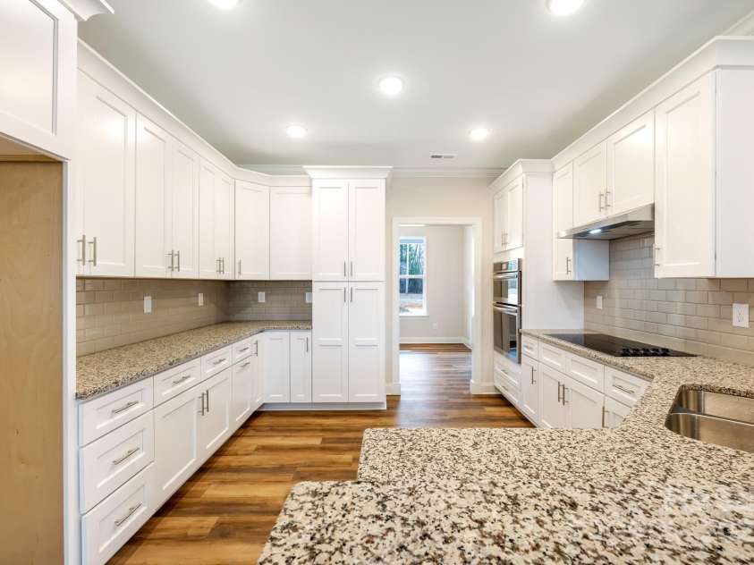 326 Lewis Ferry Road, Statesville, NC 28677.  MLS# CAR4228140, YatesRealty ID 5515. Plenty of cabinet space