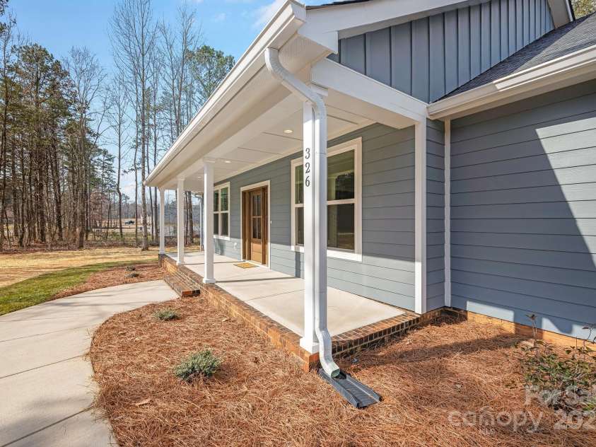 326 Lewis Ferry Road, Statesville, NC 28677.  MLS# CAR4228140, YatesRealty ID 5515. WELCOME HOME