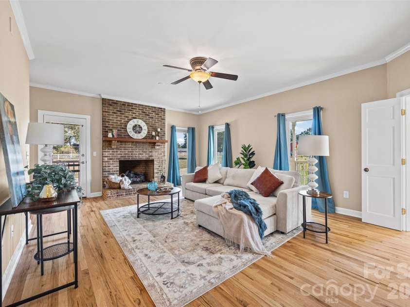 2129 Squire Road, Rock Hill, SC 29730.  MLS# CAR4423271, YatesRealty ID 55156. Living Room