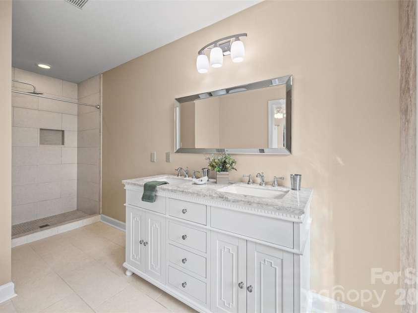 2129 Squire Road, Rock Hill, SC 29730.  MLS# CAR4423271, YatesRealty ID 55156. Primary ensuite