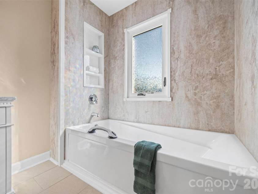 2129 Squire Road, Rock Hill, SC 29730.  MLS# CAR4423271, YatesRealty ID 55156. Tub n Primary enwuite