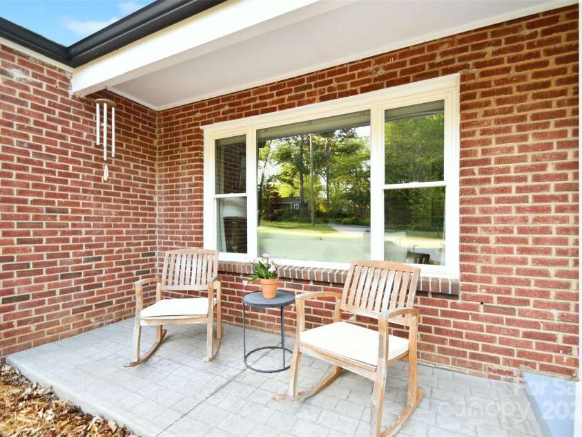 2121 Arnold Drive, Charlotte, NC 28205.  MLS# CAR4245304, YatesRealty ID 5516. 