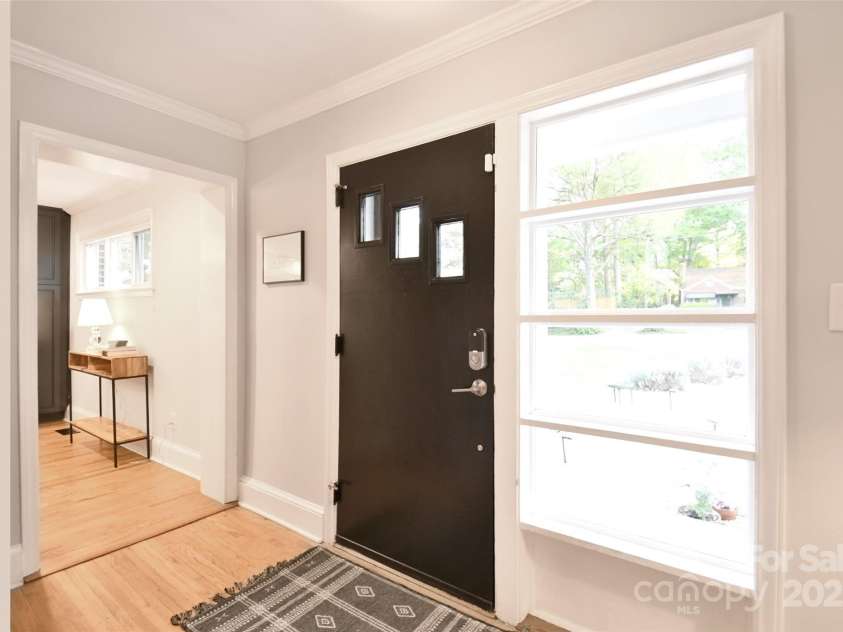 2121 Arnold Drive, Charlotte, NC 28205.  MLS# CAR4245304, YatesRealty ID 5516. 