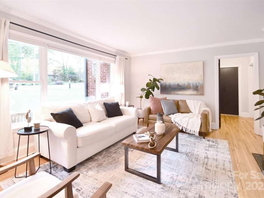 2121 Arnold Drive, Charlotte, NC 28205.  MLS# CAR4245304, YatesRealty ID 5516. 