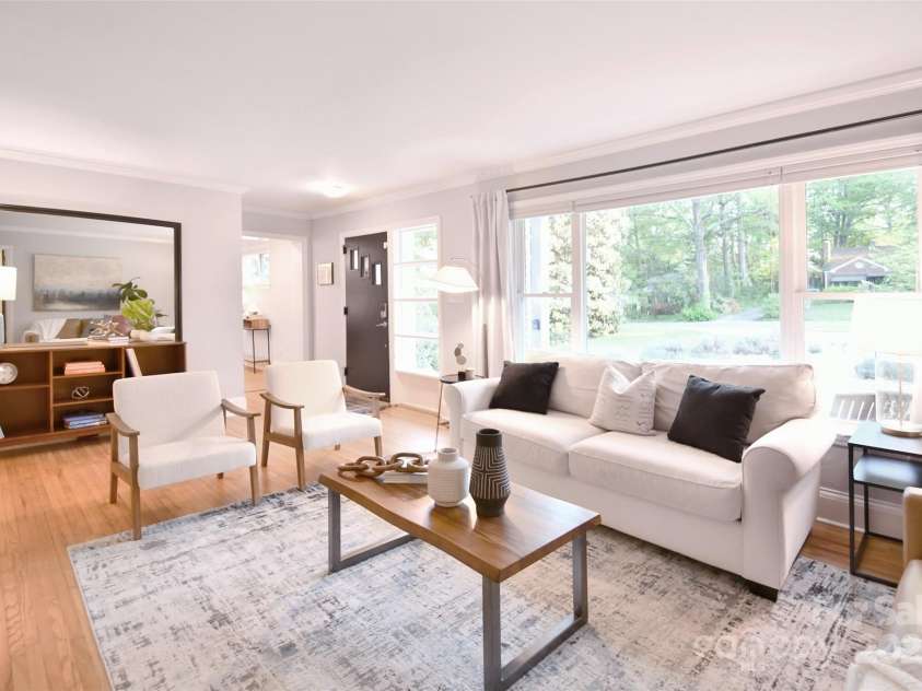 2121 Arnold Drive, Charlotte, NC 28205.  MLS# CAR4245304, YatesRealty ID 5516. 
