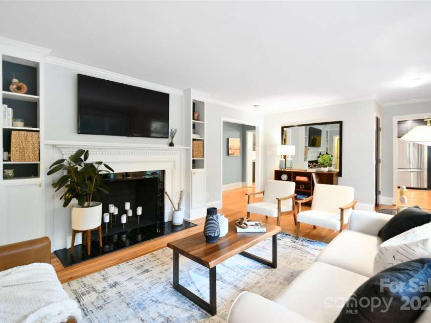 2121 Arnold Drive, Charlotte, NC 28205.  MLS# CAR4245304, YatesRealty ID 5516. 