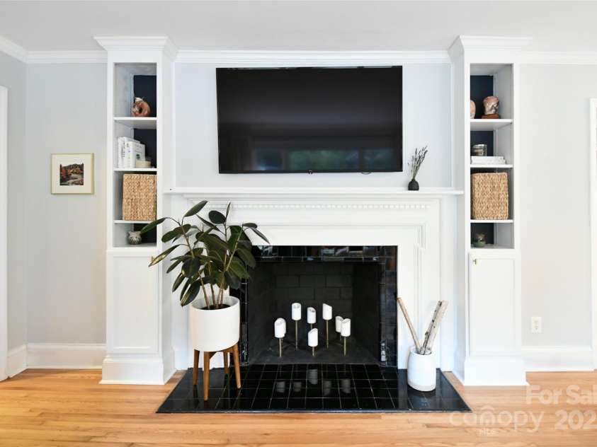 2121 Arnold Drive, Charlotte, NC 28205.  MLS# CAR4245304, YatesRealty ID 5516. 